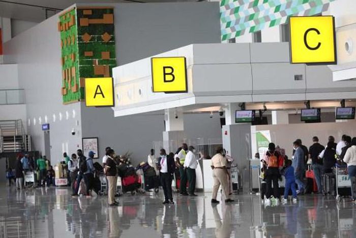 Nigeria retaliates as FG restricts airlines from UK, Canada, Saudi Arabia over Omicron (Solacebase)