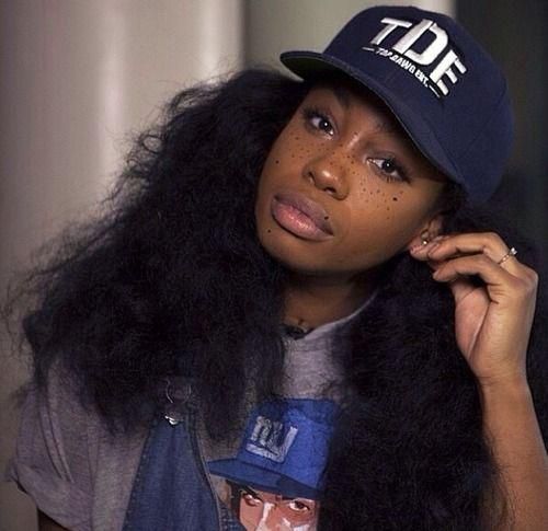 Sza has natural freckles [Pinterest]