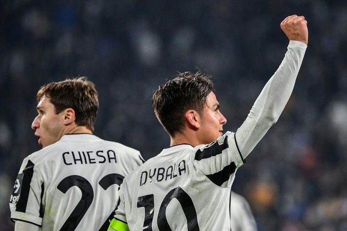 Paulo Dybala (R) scored twice as Juventus beat Zenit to reach the Champions League last 16