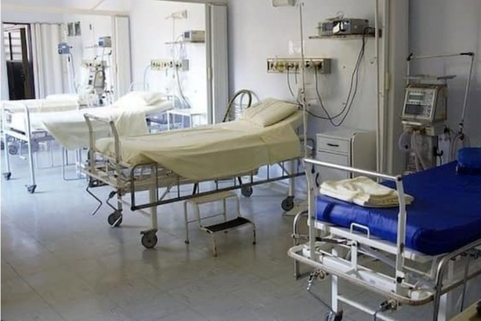 Doctor & nurse suspended for having sex, moaning loud & disturbing patients who're in pain