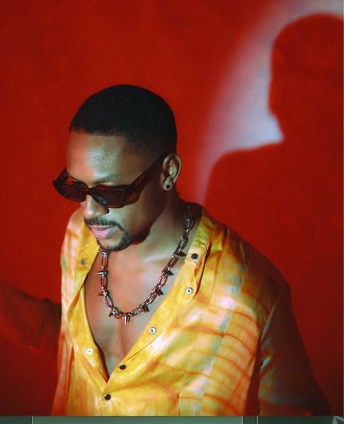 Nigerian R&B singer-songwriter Funbi shares video for infectious new single 'My Intentions'. CREDIT: Roderick Ejuetami (@deeds_art)