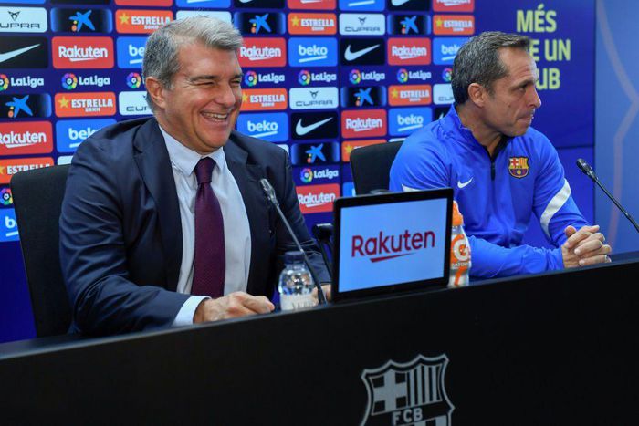 Barcelona president Joan Laporta (L) and interim coach Sergi Barjuan gave a press conference on Friday after the sacking of Ronald Koeman.