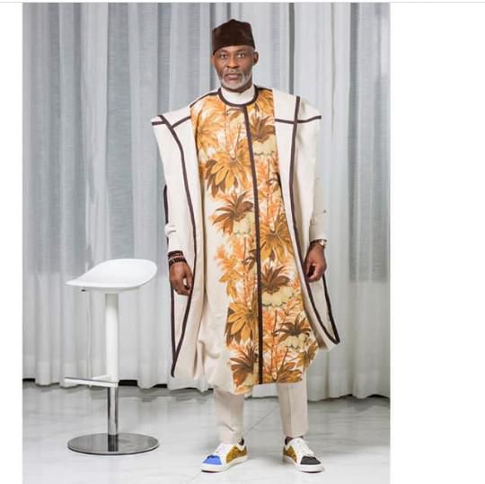 Many people combined formal wears with sneakers [clipkulture]