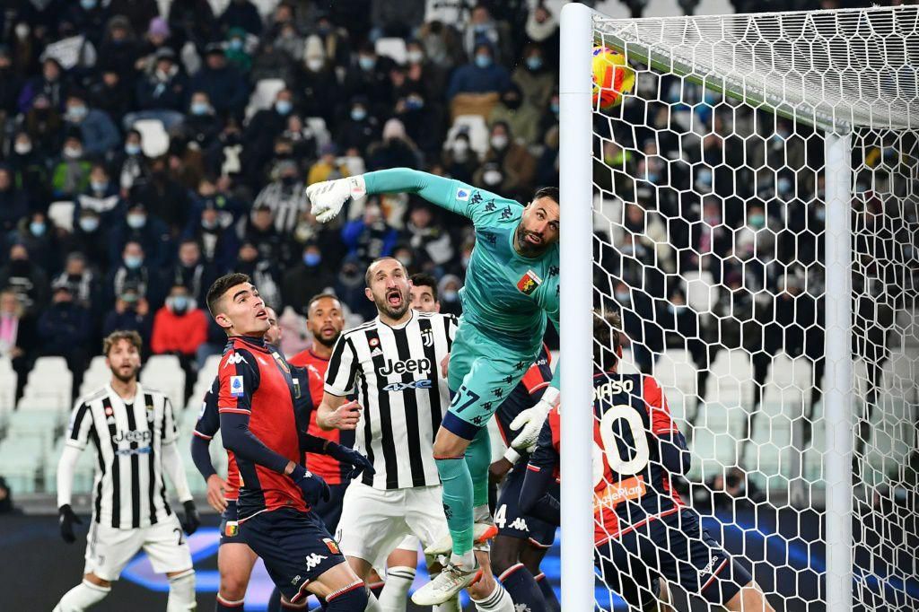 Juan Cuadrado scored straight from a corner as Juventus beat Genoa
