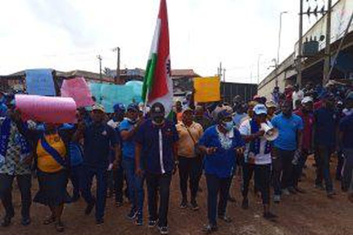 NLC members protesting in Sango-ota over deplorable state of Lagos-Abeokuta expressway. [NAN]