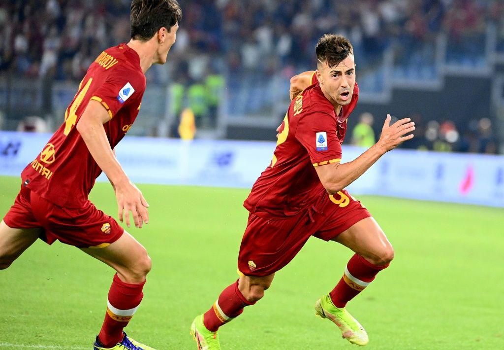 Stephan El Shaarawy celebrates scoring a last-gasp winner for Roma against Sassuolo