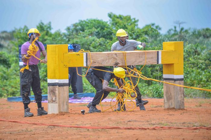 Gulder Ultimate Search 12: Celebration in Clan Irin as they win Rope-A-Dope task