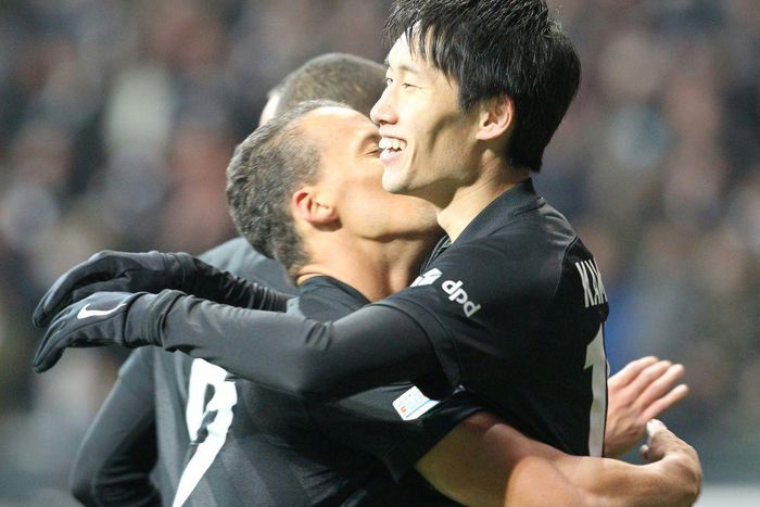 Japan forward Daichi Kamada (R) scored Frankfurt's winning goal at Moenchengladbach on Wednesday