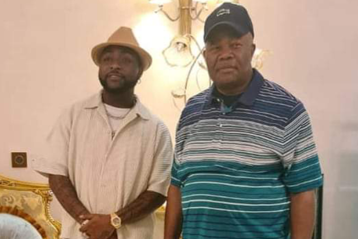 Davido and Senator Godswill Akpabio (Facebook Akpabio)