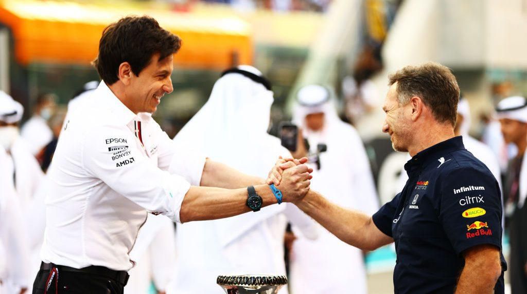 Mercedes team principal Toto Wolff (Left) with Red Bull principal Chris Horner (Left)