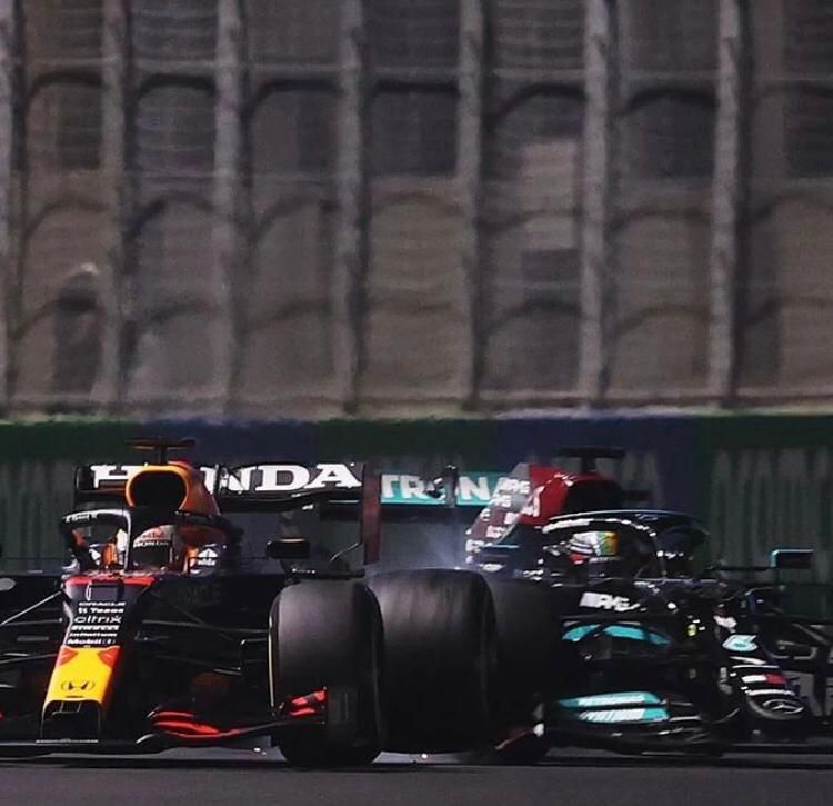 Verstappen and Hamilton crash at Saudi Grand Prix