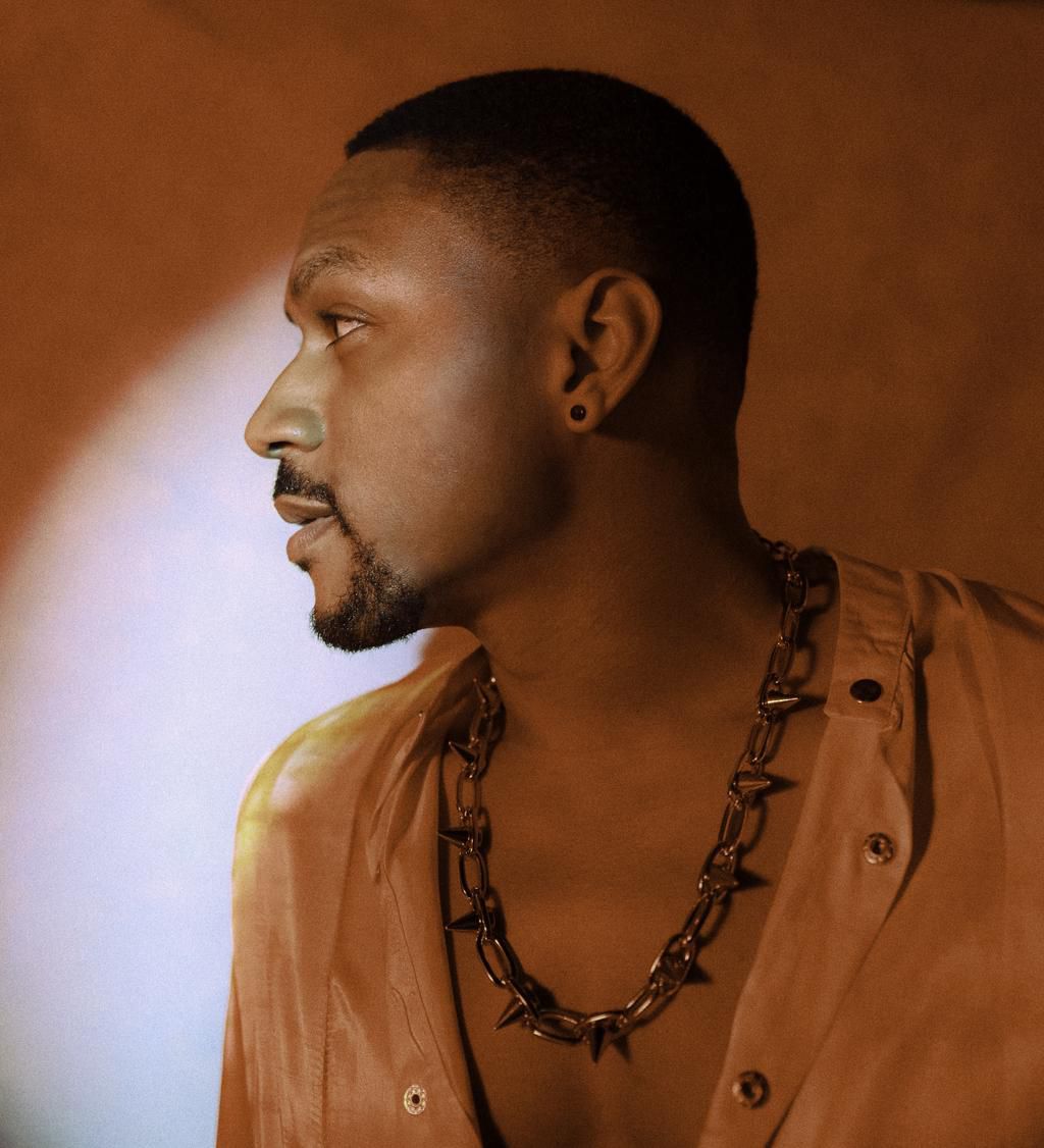 Nigerian R&B singer-songwriter Funbi shares video for infectious new single 'My Intentions'. CREDIT: Roderick Ejuetami (@deeds_art)