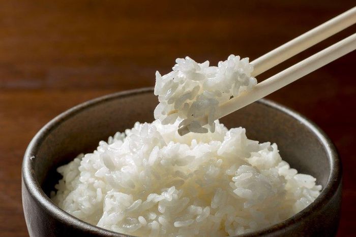 If this bowl of rice was automatically refilled, you'd eat more than you wanted to.