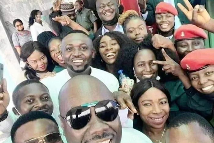 EFCC dismiss Obi Cubana's selfie with alleged staff. (Punch)