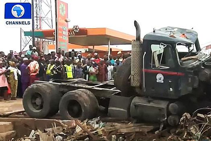2 killed, 5 injured in gas tanker accident in Ibadan. [channelstv]