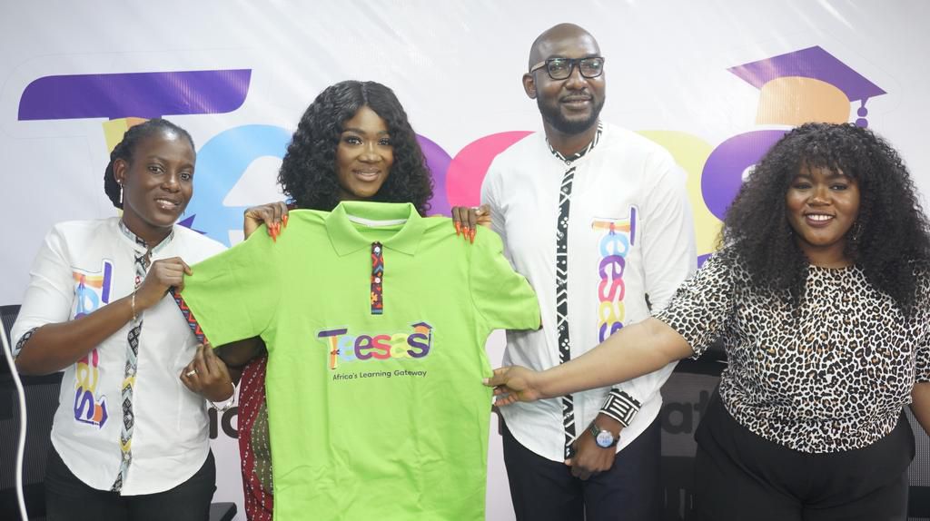 Osayi Izedonmwen, the founder and chief executive officer of Teesas presenting the firm’s new brand ambassador, Mercy Johnson-Okojie with a gift after she was unveiled as the Edtech firm’s brand ambassador.