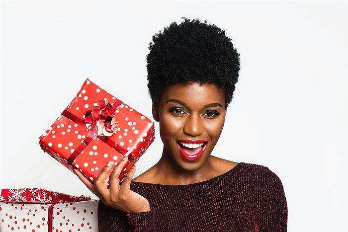 Gifts make your woman feel loved [pexels]