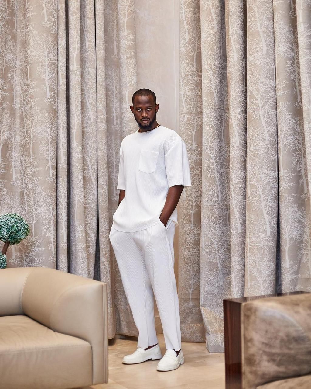 Oversized clothing were trendy too [instagram/taymesan]