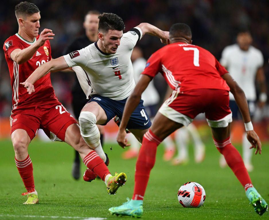 England midfielder Declan Rice (C)