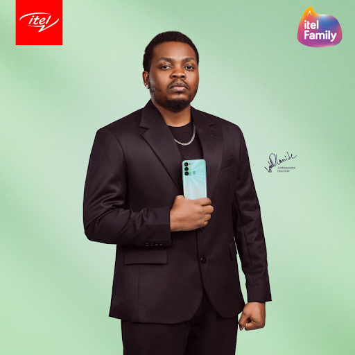 Olamide with itel S17.