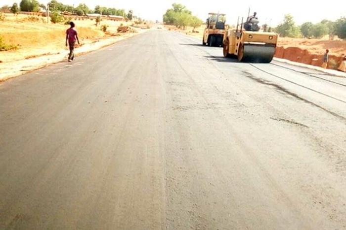 FG begins emergency repair work on Ibadan-Ife-Ilesa Expressway.