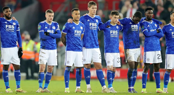A dejected Iheanacho and Ndidi with their Leicester City teammates. (Photo credit: Twitter)