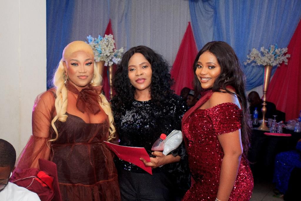 Closing out 2021 with a bang! COC Beauty School hosts graduation ceremony and end-of-year alumni awards