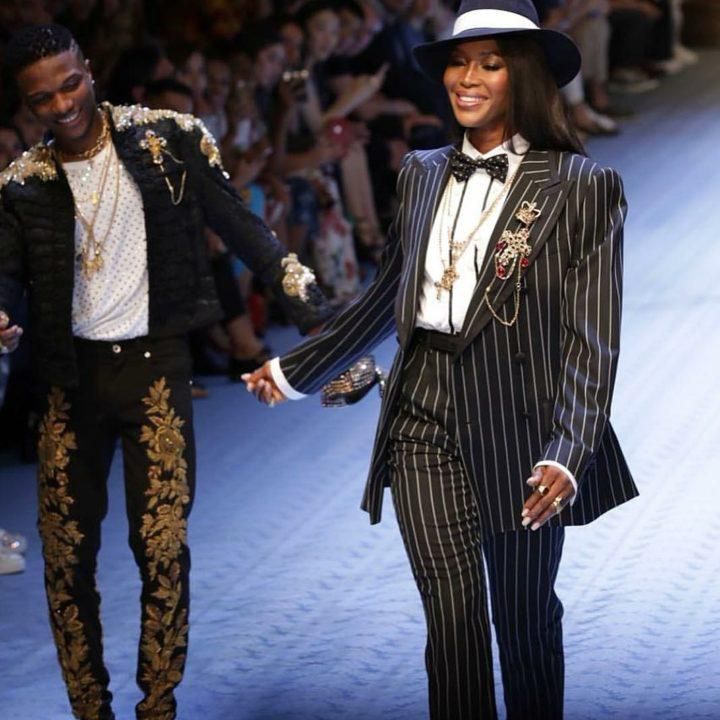 Wizkid walking the runway with Naomi Campbell [notjustok]