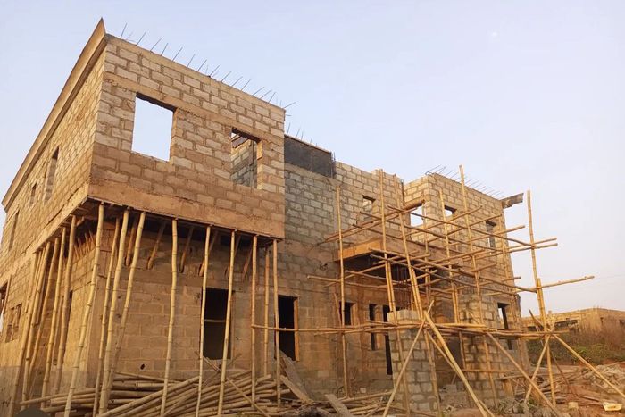 pandemonium as construction worker was found dead with machete wounds