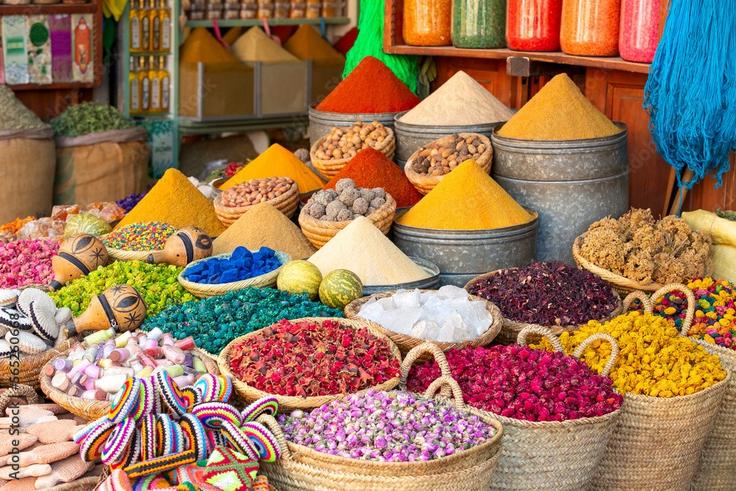 Exotic herbs and spices [AdebeStock]