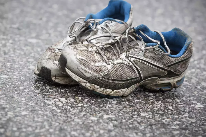 Using detergent to clean sneakers [economictimes]