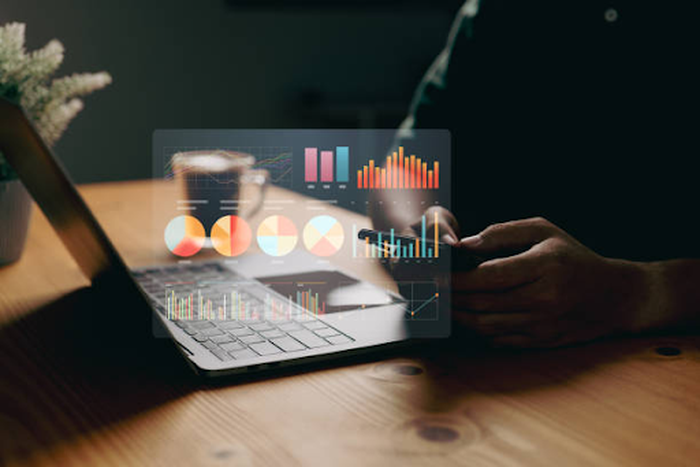 How can businesses opt for an effective cash flow management system?