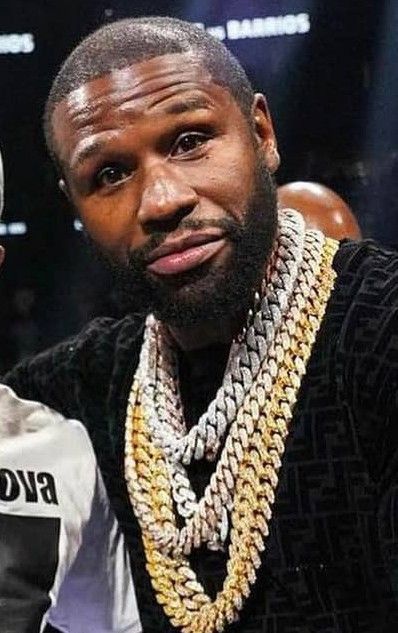 Mayweather in expensive chains