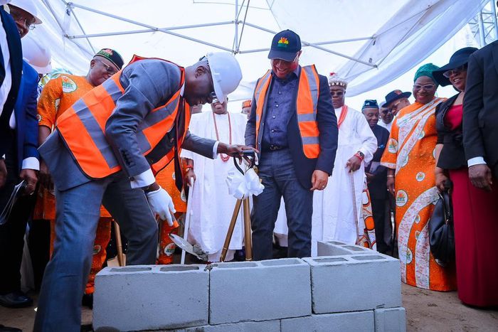 L-R: Gov Babajide Sanwo-Olu of Lagos State and Gov Umo Eno of Akwa Ibom State. [Facebook]