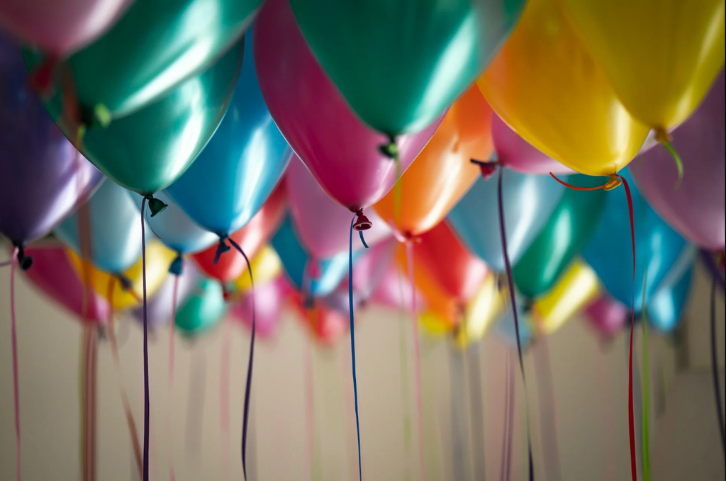 生日祝福是对我们所爱的人幸福、快乐、成长和保护的衷心祈祷。您可以与朋友分享以下五个强有力的祈祷，以在他们特殊的日子里祝福他们。表达你的感激之情，祈求你的朋友成长、幸福、指导和神圣的爱。生日快乐！