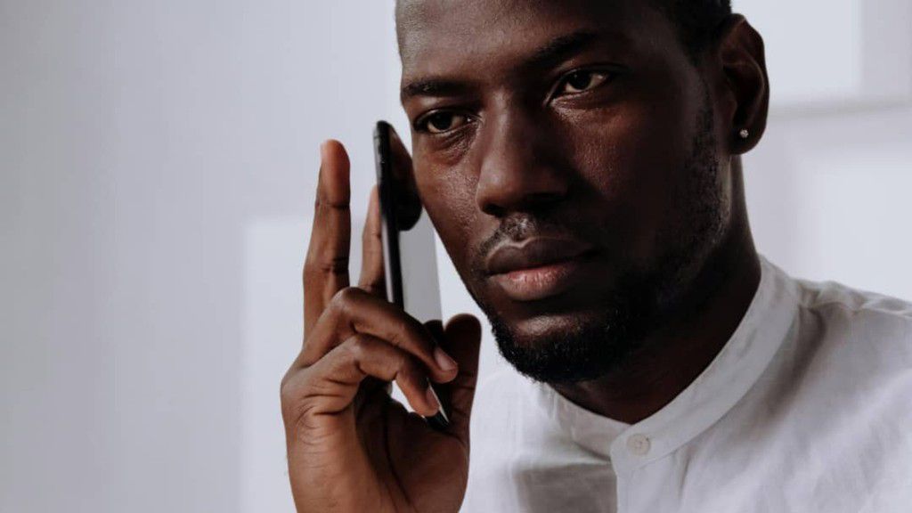 O setor de distribuição de tempo de antena na Nigéria enfrenta grandes desafios, de acordo com uma associação que representa empresas da área. Persistem preocupações relativamente à estrutura de propriedade, à exclusão de bancos locais, aos contratos denominados em dólares e às parcerias exclusivas. Estas questões levantam preocupações sobre o impacto na economia, nos consumidores e nos prestadores de serviços. As agências reguladoras são chamadas a investigar estas questões para garantir um mercado transparente e competitivo. A colaboração eficaz é essencial para resolver estas questões e promover um ambiente de negócios justo para todas as partes interessadas envolvidas.