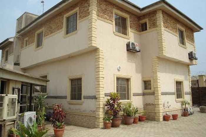 Hotel manager mobbed after guest died on the facility’s premises