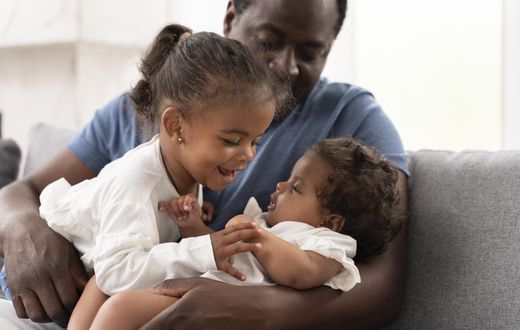 First-born children have a higher IQ than their siblings, science says. [Freepik]