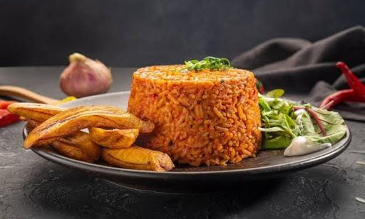 Street Eats vs. Restaurant Dining: Where to grab the best 1k jollof