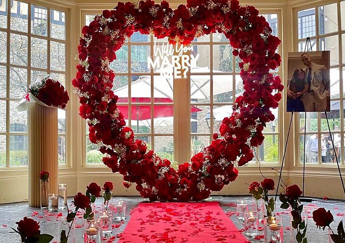 Kneeling to Propose Isn’t Nigerian Culture, So Why Do Men Still Do It?