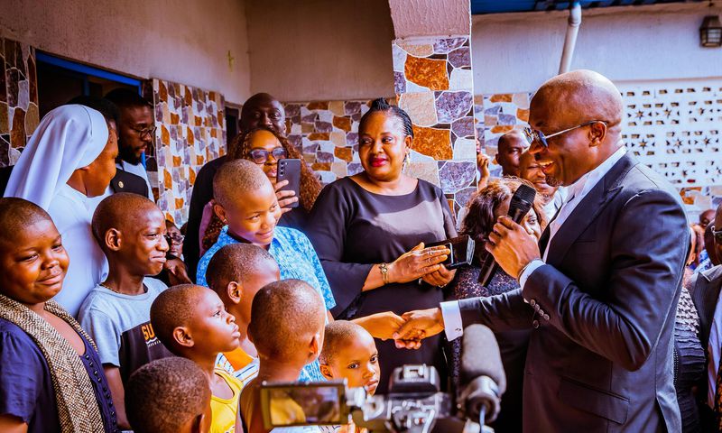 Deputy Speaker of the House of Representatives, Rt. Hon. Benjamin Okezie Kalu and orphans during his visit to Calabar, Cross Rivers State. [Facebook]