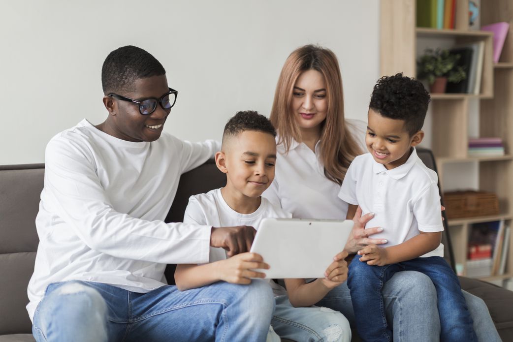 A happy multicultural family with kids. [Freepik]