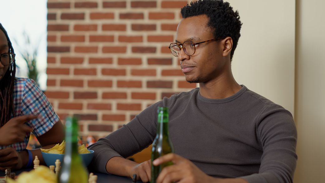Young adults may be binge drinking. [Freepik]