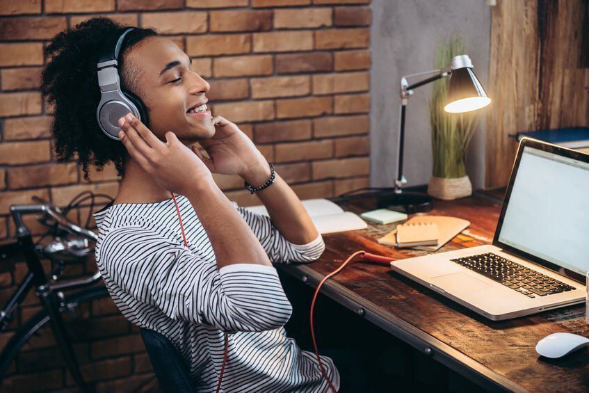 Tips for creating an ergonomic work-from-home style & setup