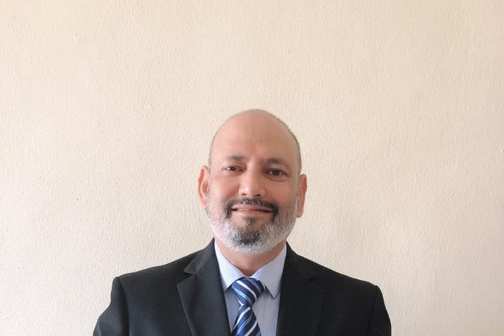 Mr Ravi Srivastava, Business Head, Simba Power displaying the award