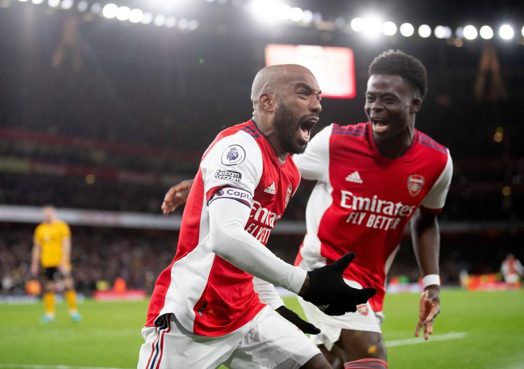 Alexandre Lacazette celebrates the stoppage time winner over Wolves