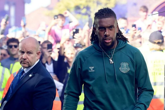 Alex Iwobi says Everton can compete against any team