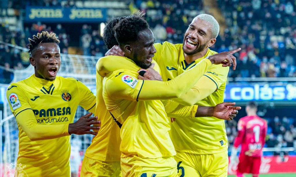 Samuel Chukwueze celebrates with his teammates. (Photo credit: Villarreal/Twitter)
