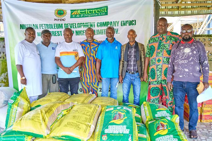 Elcrest on behalf of OML 40 JV donates relief items to Gbetiokun Communities in Delta State