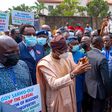 Governor Babajide Sanwo-Olu in a confrontation with a police team in Magodo Phase 2 [LASG]